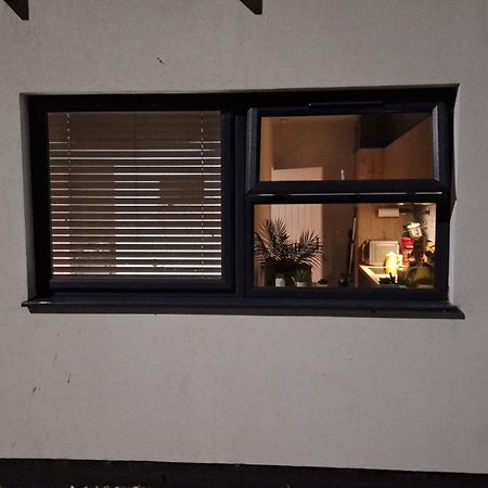 Budget Single Room Only For One Adult - Shared Flat Northolt  Buitenkant foto
