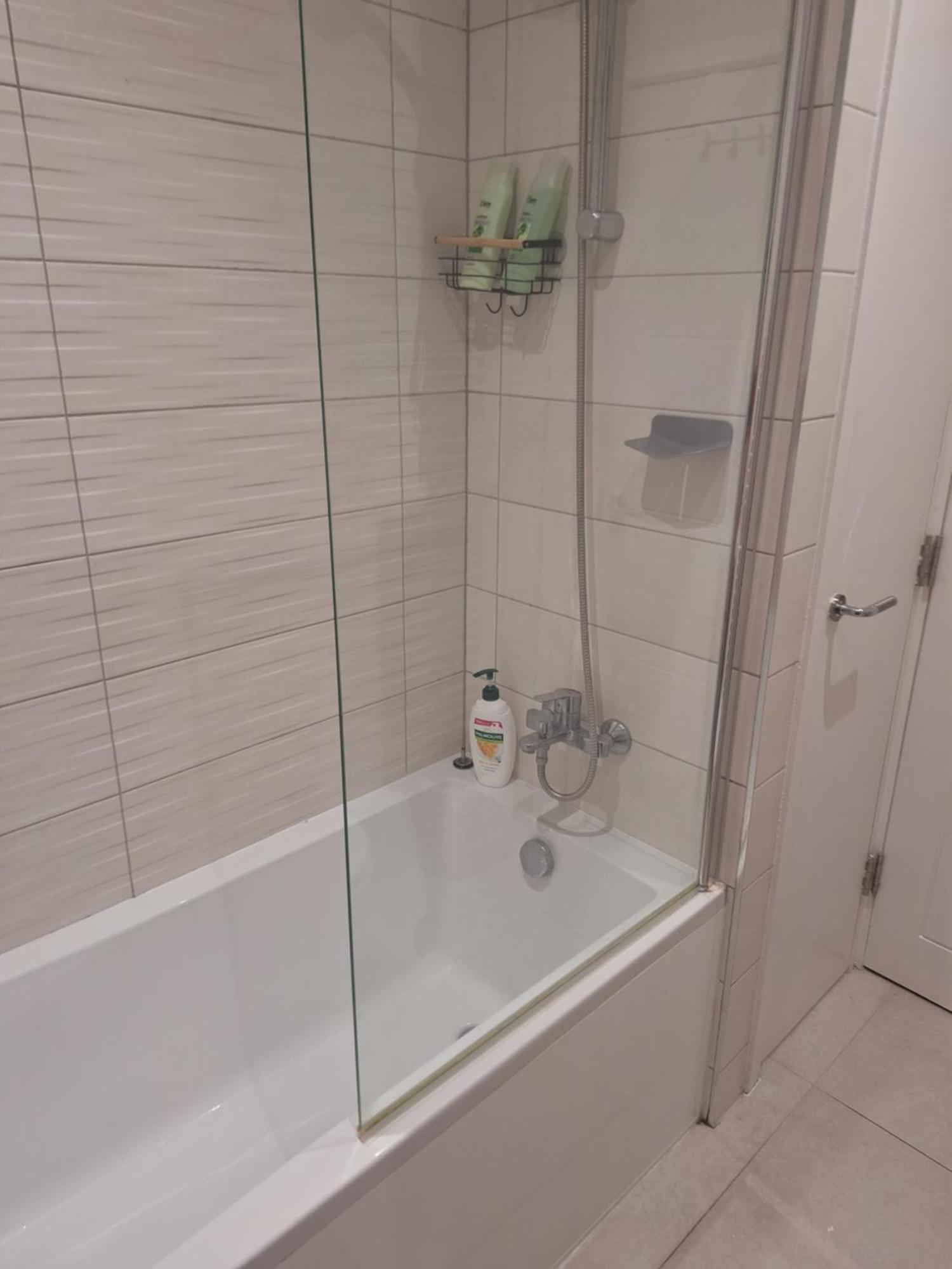 Budget Single Room Only For One Adult - Shared Flat Northolt  Buitenkant foto